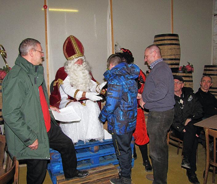15e Nacht vd Doenker Wegskes (144).JPG - Tibeau kreeg veel lovende woorden te horen van de Sint.